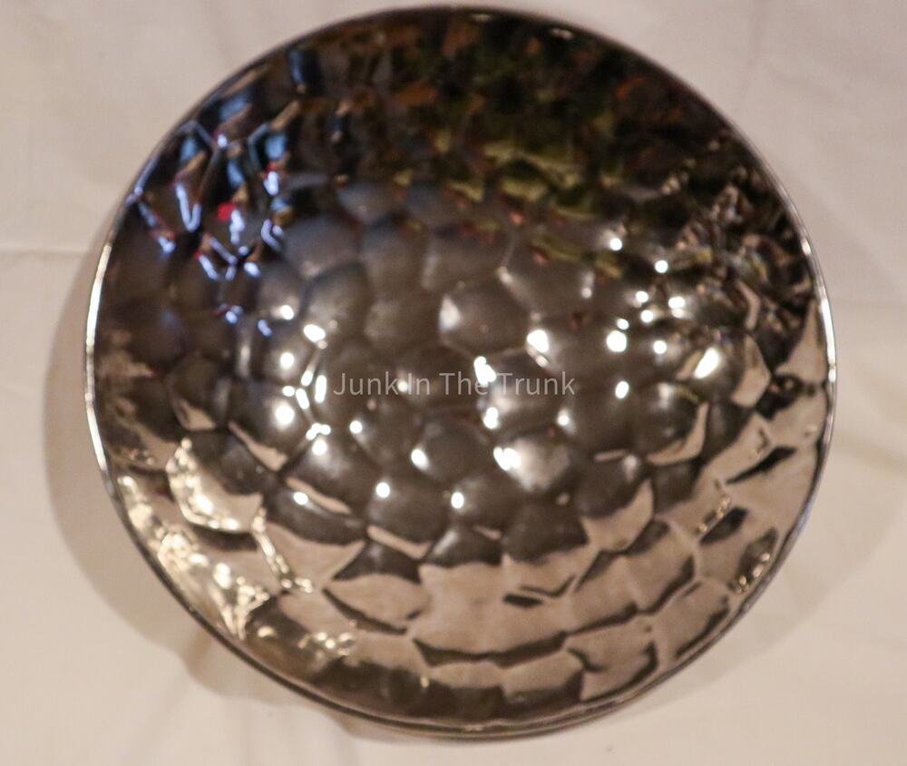 Centerpiece bowl with a decorative hammered texture finish